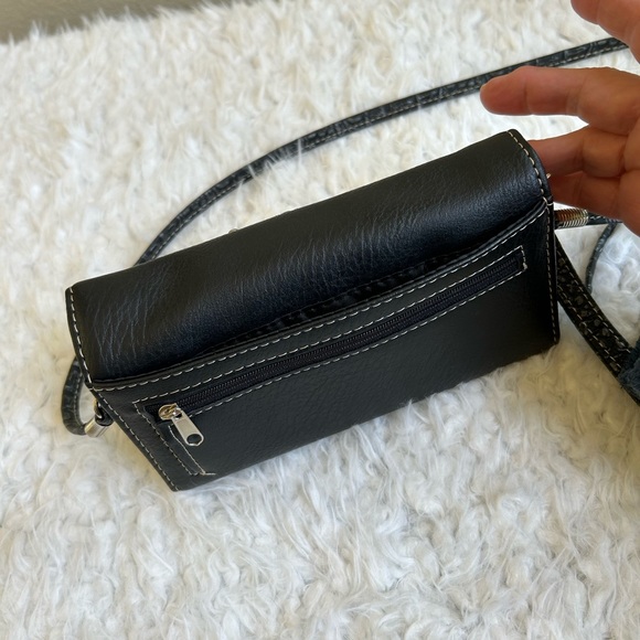 NWOT Cross body embroidered scull bag with card holders - Picture 4 of 4